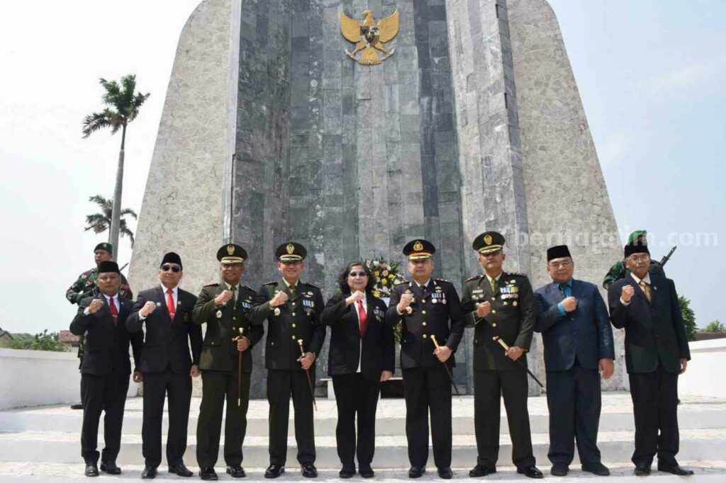 Pj Walkot Kediri Upacara dan Tabur Bunga Hari Pahlawan ke-78