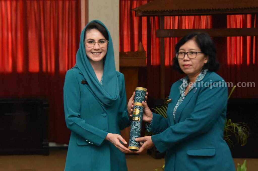 Arumi Lantik Novita Bagus Alit Pj Ketua TP PKK Kota Kediri