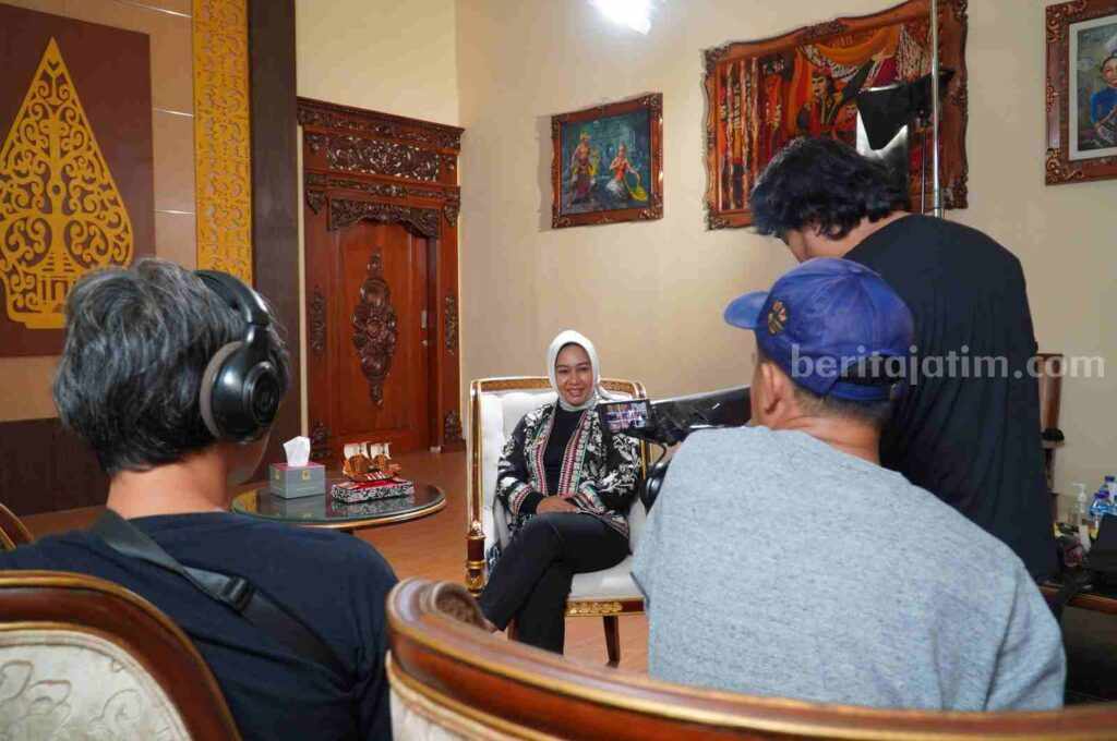 Wawancara Wali Kota Mojokerto Ika Puspitasari dilakukan di ruang Walikota, Balai Kota Mojokerto. [Foto : ist]