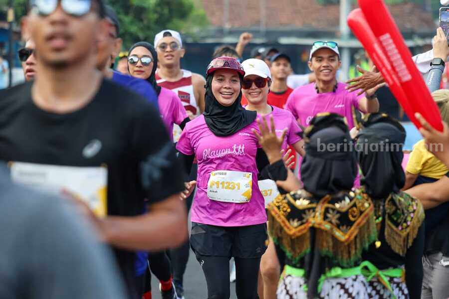 Atikoh Ganjar Pranowo saat mengikuti lari marathon Borobudur. (Istimewa)