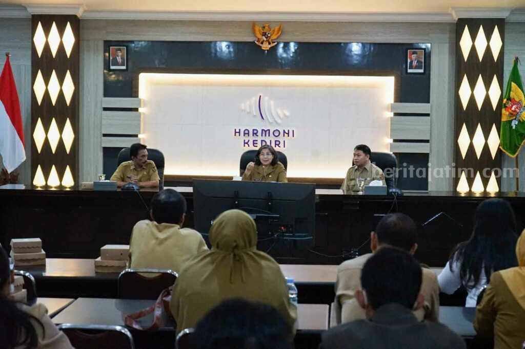 Pj Wali Kota Kediri Zanariah Buka Evaluasi Kinerja PIC SI-MALIK