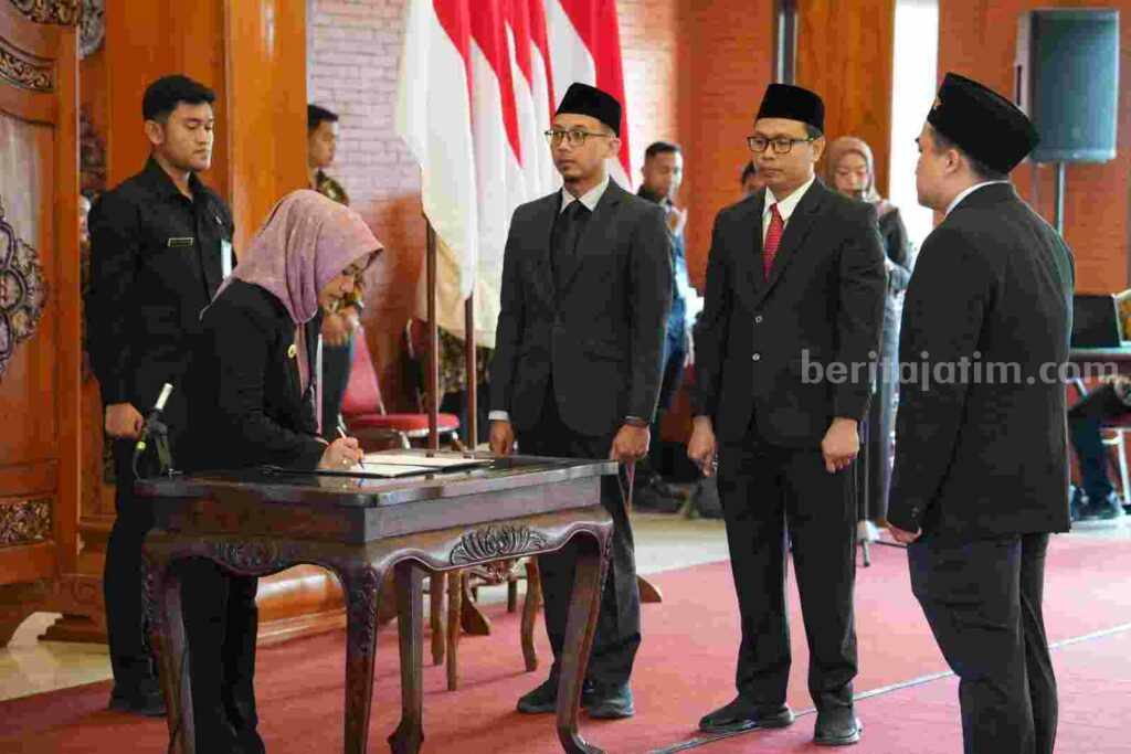 Caption : Wali Kota Mojokerto, Ika Puspitasari melantik 103 Pejabat Fungsional di lingkungan Pemkot Mojokerto. [Foto : ist]