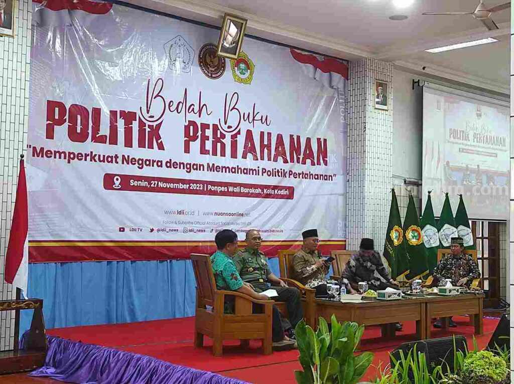 Ponpes Wali Barokah Kediri Bedah Buku Politik Pertahanan