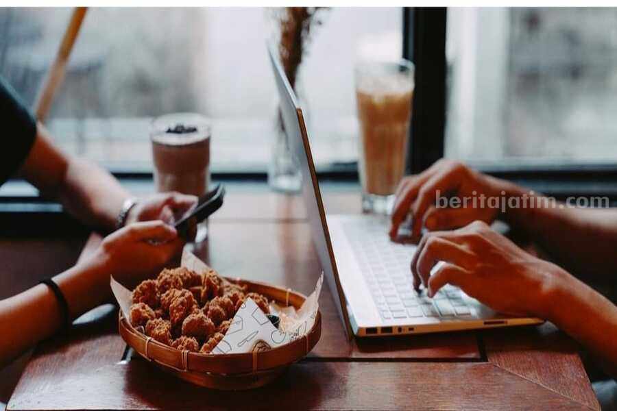 7 Rekomendasi Kafe Nyaman Buat Kerjakan Tugas di Surabaya Kafe BlackBarn di Kota Surabaya yang cocok buat kerjakan tugas (Akun Instagram @blackbarncoffee)