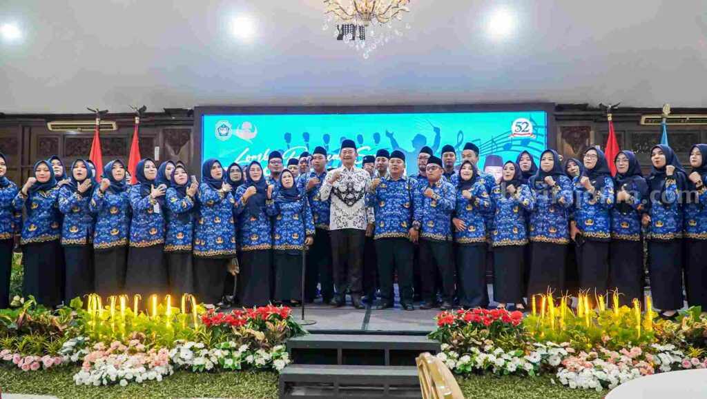 Baru, Mars Lamongan Hadir di HUT Ke-52 KORPRI Pembukaan lomba paduan suara antar OPD dan Kecamatan se-Kabupaten Lamongan, di Pendopo Lokatantra.