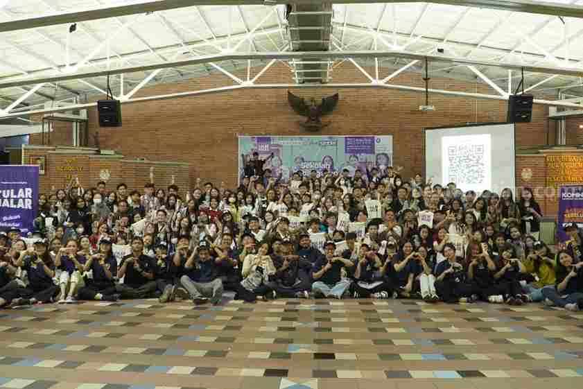KOMINDO UKWMS Tingkatkan Kemampuan Berpikir Kritis foto bersama 2