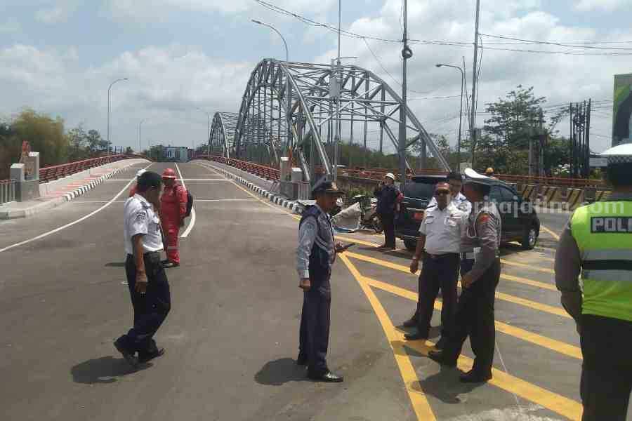 jembatan trisula blitar
