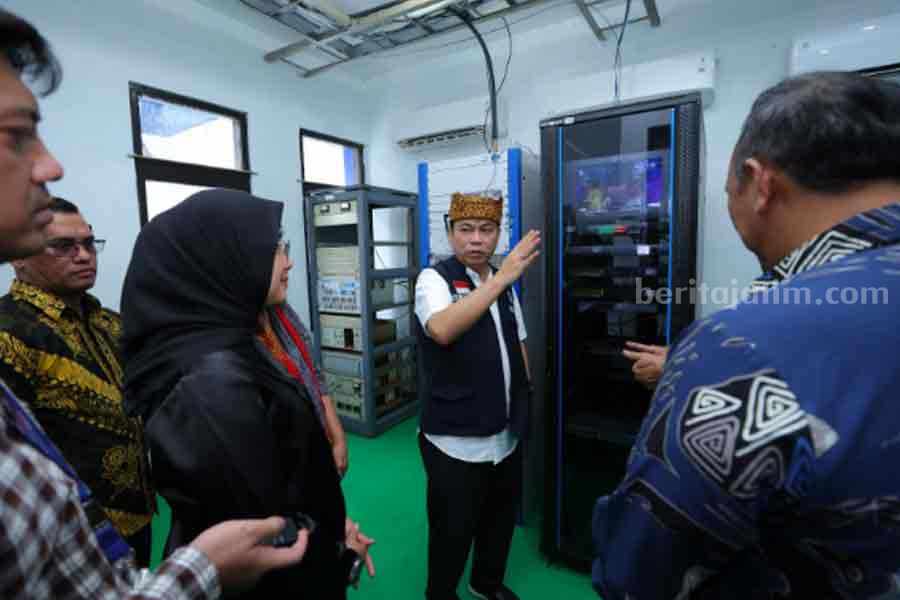 Menkominfo, Budi Arie Setiadi meresmikan pemancar digital LPP TVRI di Banyuwangi.