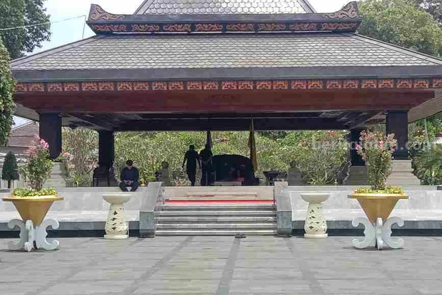 makam bung karno baru