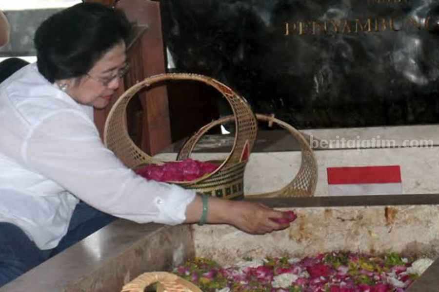 Megawati dan Ganjar-Mahfud MD Ziarah ke Makam Bung Karno megawati