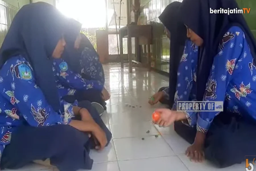 Permainan Tradisional Jadul Dikenalkan Oleh SMP 2 Pasongsongan Sumenep Permainan Tradisional