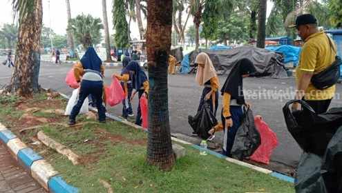 Ratusan Murid SD Bangkalan Bersihkan Sampah di SGB sampah