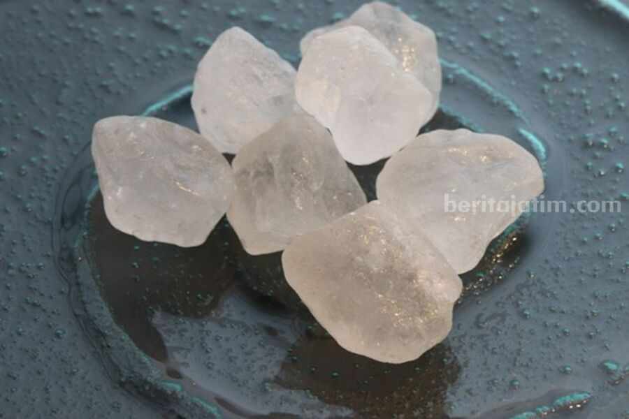 Simak Manfaat Tawas Pengganti Deodoran Alami Tawas sebagai pengganti deodoran. (Pixabay)