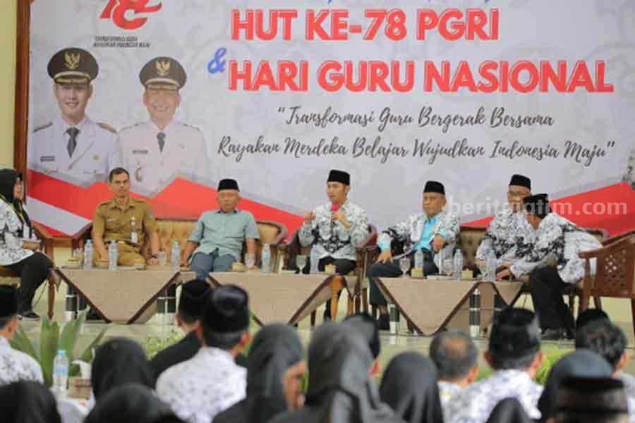 Bupati Tuban Aditya Halindra saat mengikuti Sarasehan Pendidikan di Graha Dwija PGRI Tuban.