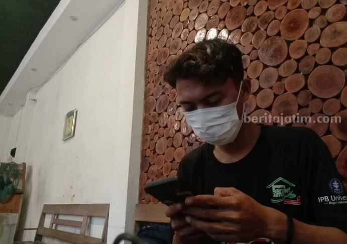 Warga Blitar Terjangkit Covid, 2 Dirawat di Yogyakarta Ilustrasi orang pakai masker.