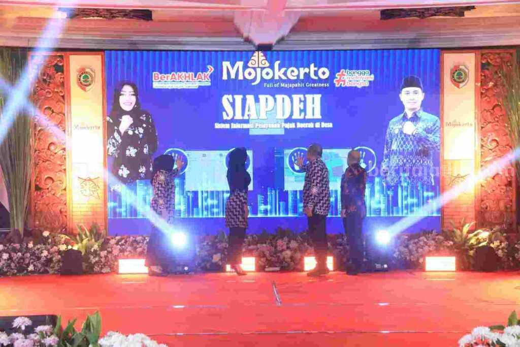 Caption : Bupati Mojokerto, Ikfina Fahmawati saat Gala Dinner Pajak Daerah dan Championship ETPD OPD tahun 2023 di Pendopo GMT Pemkab Mojokerto. [Foto : ist]