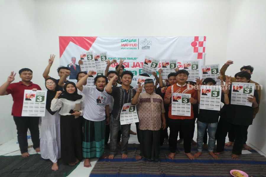 Relawan Jatim Beragam Cabang Sidoarjo Siap Menangkan Ganjar-Mahfud di Pilpres 2024 Relawan Jatim Beragam Cabang Sidoarjo deklarasikan mendukung paslon Ganjar-Mahfud.
