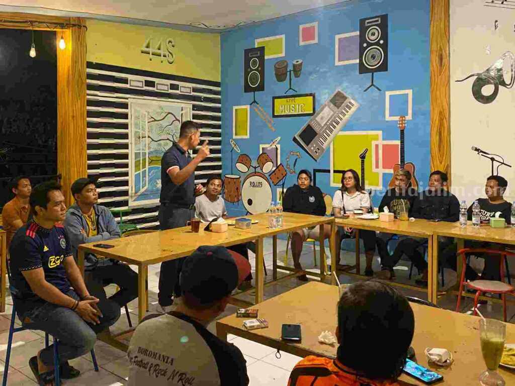 Elemen Persibo Bojonegoro Berkumpul, Ada apa? Sejumlah elemen Persibo Bojonegoro melakukan konsolidasi sebelum laga perdana Liga 3 PSSI Jatim digelar.