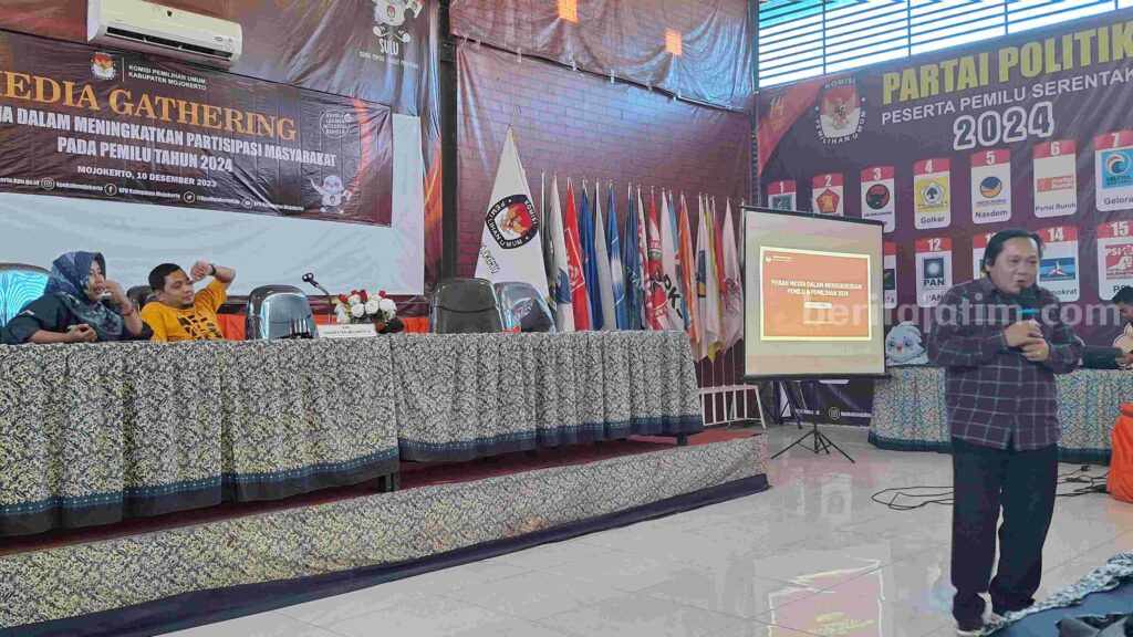 KPU Mojokerto Tingkatkan Partisipasi Warga di Pemilu 2024 Caption : Media Gathering bersama media dengan tema Peran Media dalam Meningkatkan Partisipasi Masyarakat pada Pemilu Tahun 2024 di Gedung Pemilu KPU Kabupaten Mojokerto.(Misti/beritajatim.com)