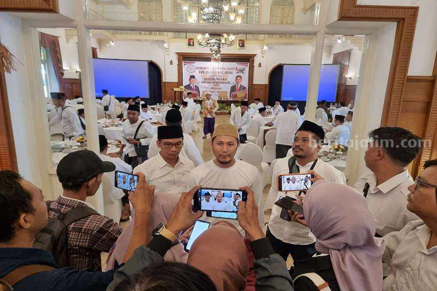 Ketua Komunitas Poro Kyai (KOPI) Pusat, Mahrus Ali usai lakukan deklarasi.