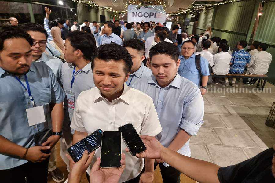 Caption: Jubir Cawapres Gibran Rakabuming Raka, Emil Elestianto Dardak