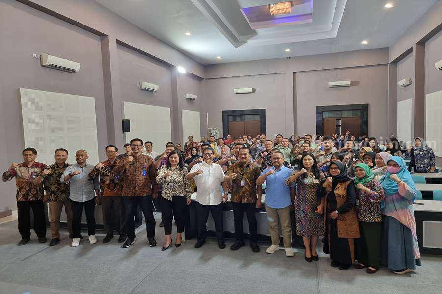 Kadis ESDM Jatim Nurkholis dan jajarannya saat Refleksi Akhir Tahun 2023.