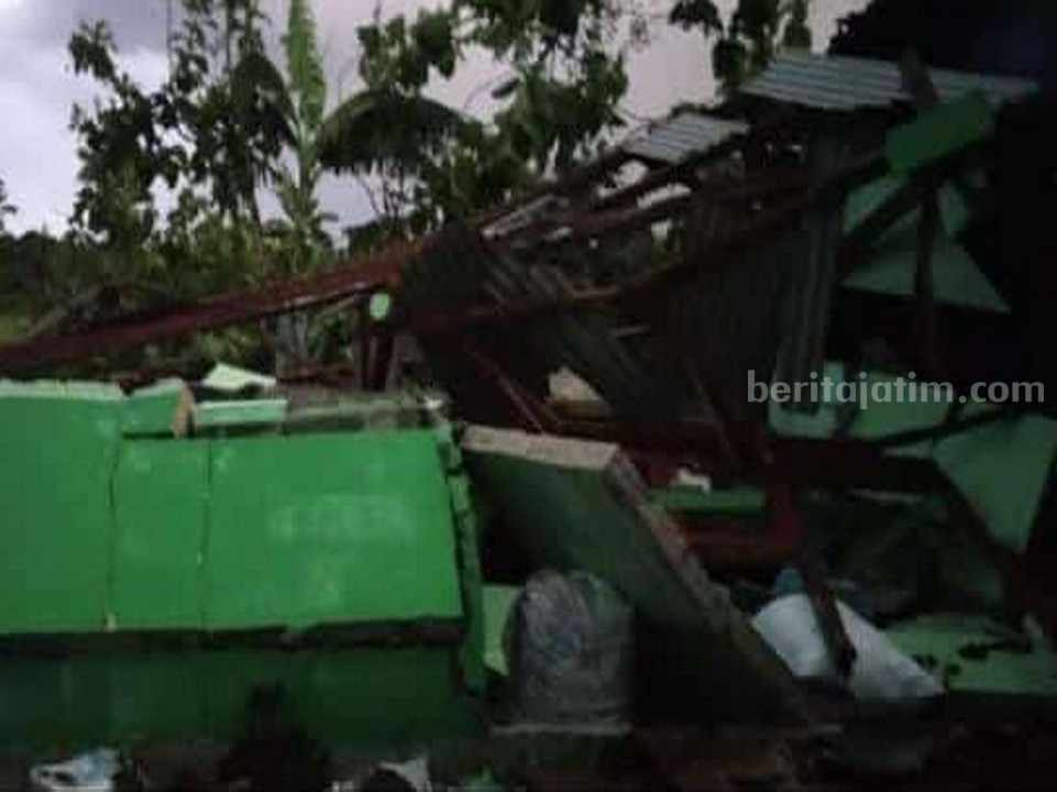 Angin Kencang Sapu Rumah Warga Bojonegoro hingga Hancur