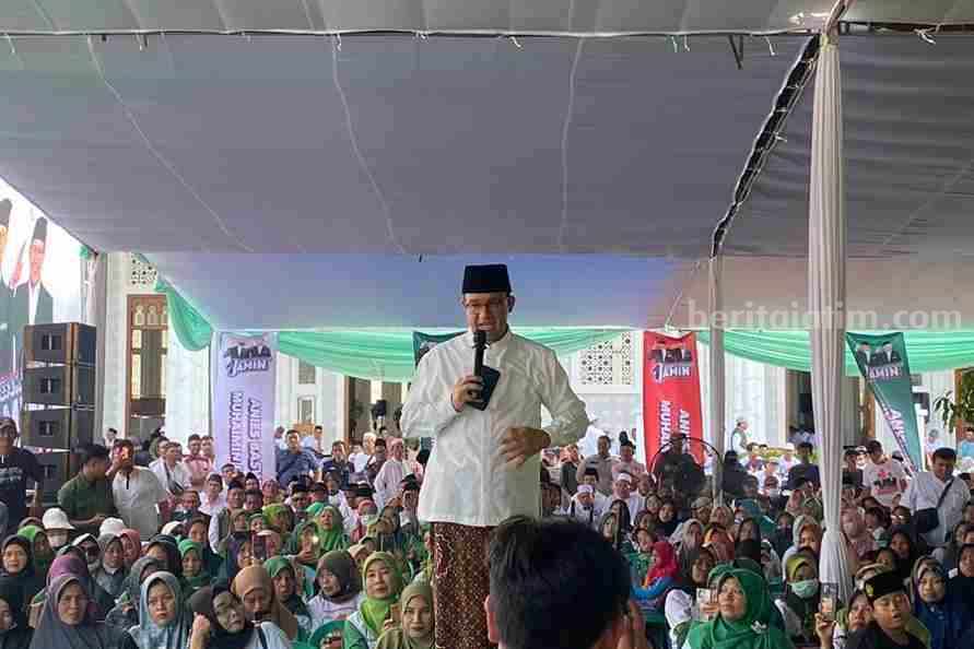 Anies Baswedan saat di Tuban Jawa Timur. [foto:Diah Ayu/beritajatim.com]