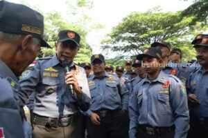 600 Plus Satlinmas Ikuti Apel, Pj Wali Kota Malang Minta Jaga Bareng Harmonisasi Pemilu Apel kesiapsiagaan dan jambore satlinmas di Kota Malang.