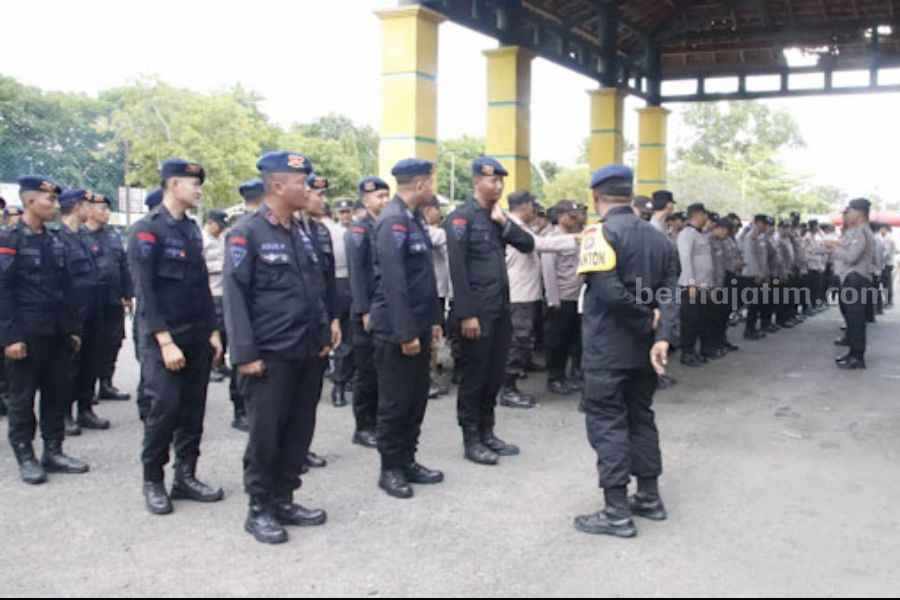 Brimob Polres Sumenep Terjun Amankan Laga Perdana Liga 3 Brimob