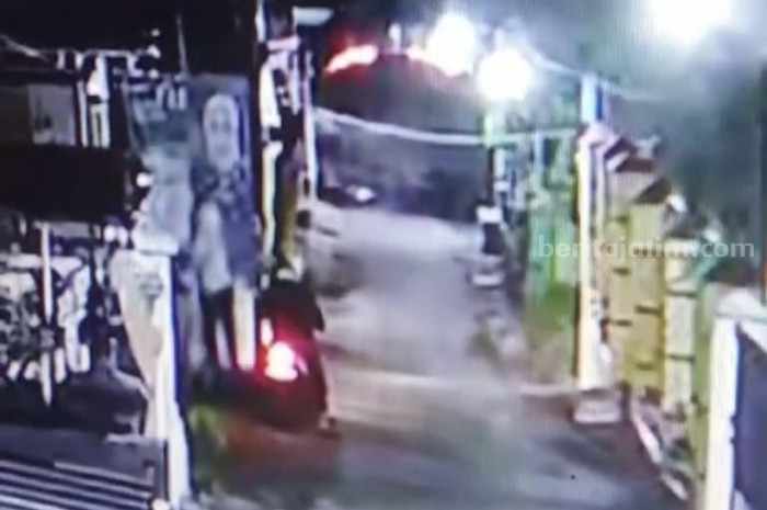 Perusak 24 APK Caleg PAN di Kota Kediri Terekam CCTV, Begini Cirinya