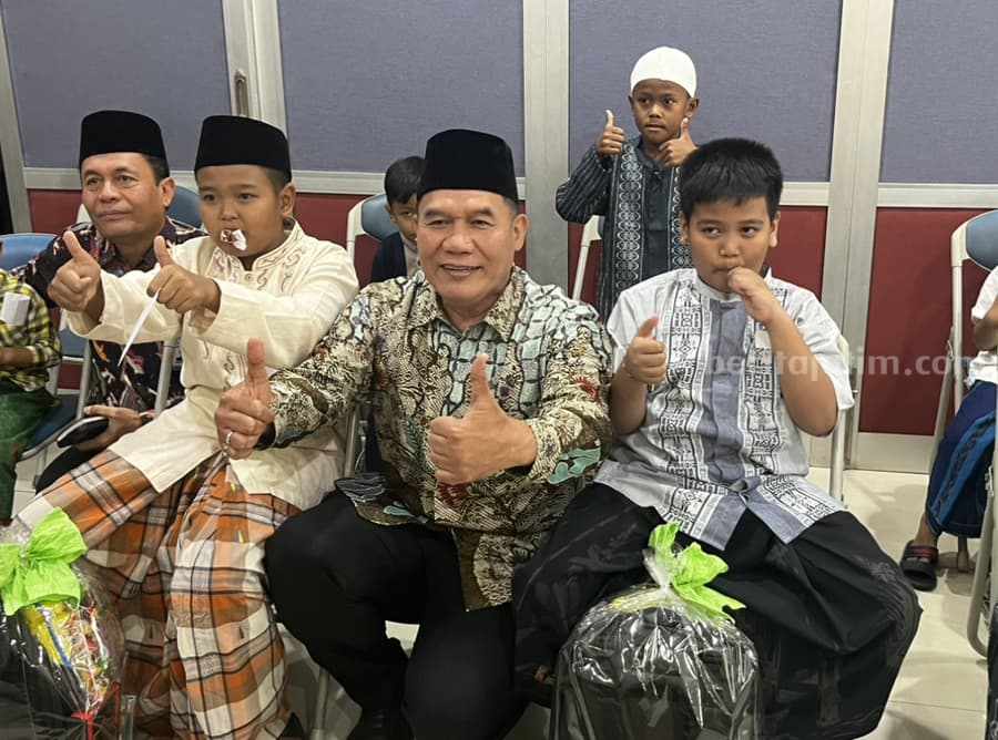 Dharma Lautan Utama Ajak 60 Anak Khitan Massal BHS saat khitan massal di kantor pusat PT Dharma Lautan Utama (DLU), Jumat (22/12/2023).(foto/ademasrio).