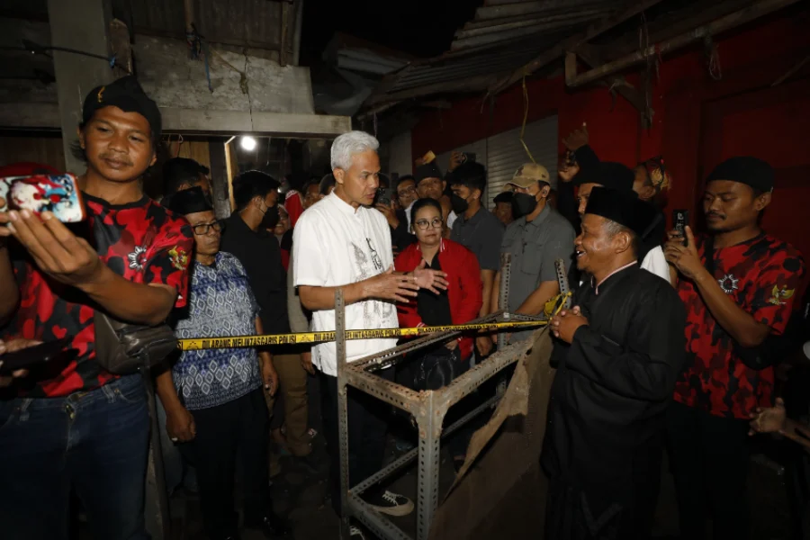 Momen Ganjar Dihadang Korban Kebakaran Pasar Pucang Magelang Ganjar Pranowo