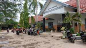 Situasi di Sekolah Menengah Atas Negeri 1 Sampang (Foto: Zamachsari/beritajatim.com)