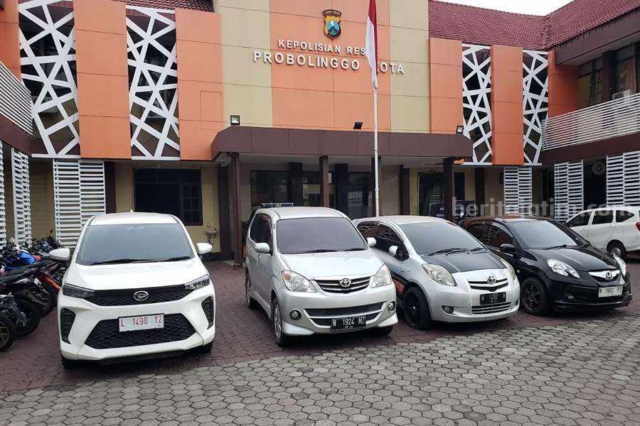 Sejumlah barang bukti setelah diamankan oleh Polres Probolinggo Kota.