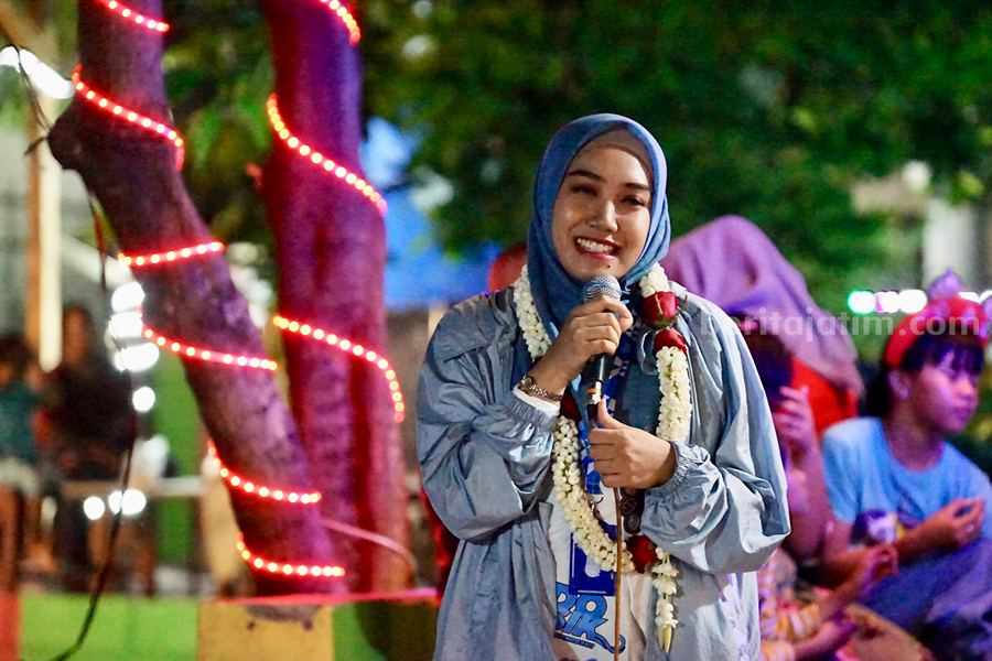 Ketua TP PKK Kab. Sidoarjo Ning Sasha saat mengunjungi Sido Resik wisata edukasi di Desa Sumorame Candi