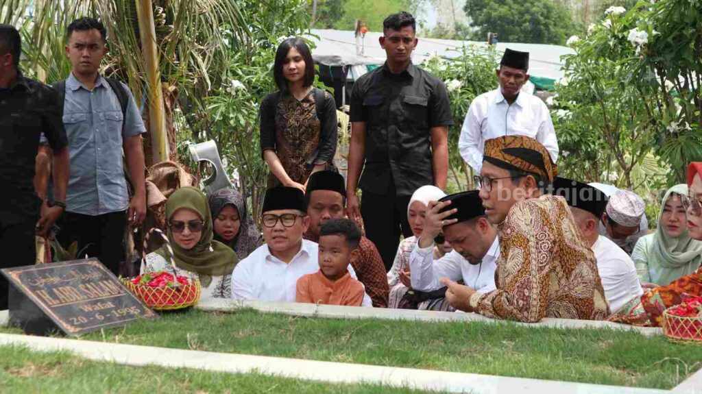 Cawapres nomor urut 1 Muhaimin Iskandar saat menghadiri haul mendiang ayahnya, KH Muhammad Iskandar di Dusun Kauman, Desa Pugeran, Kecamatan Gondang, Kabupaten Mojokerto. [Foto : ist]