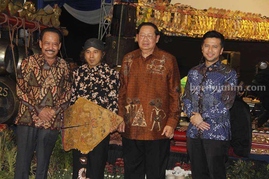 SBY Begadang Nobar Wayang Kulit Bersama Warga Kediri kediri