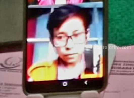 Terdakwa Iggi Davalius (36), menjalani sidang agenda tuntutan JPU, di Ruang Tirta 2, PN.Surabaya, secara Vidio Call.