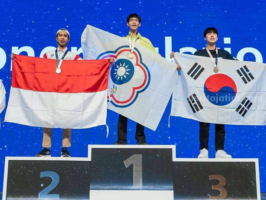 Mahasiswa PENS Raih Medali Silver di Worldskills Asia Abu Dhabi Sihlahul Mukmin, mahasiswa Teknik Elektro Industri PENS meraih medali silver di ajang Worldskill Asia Abu Dhabi 2023.
