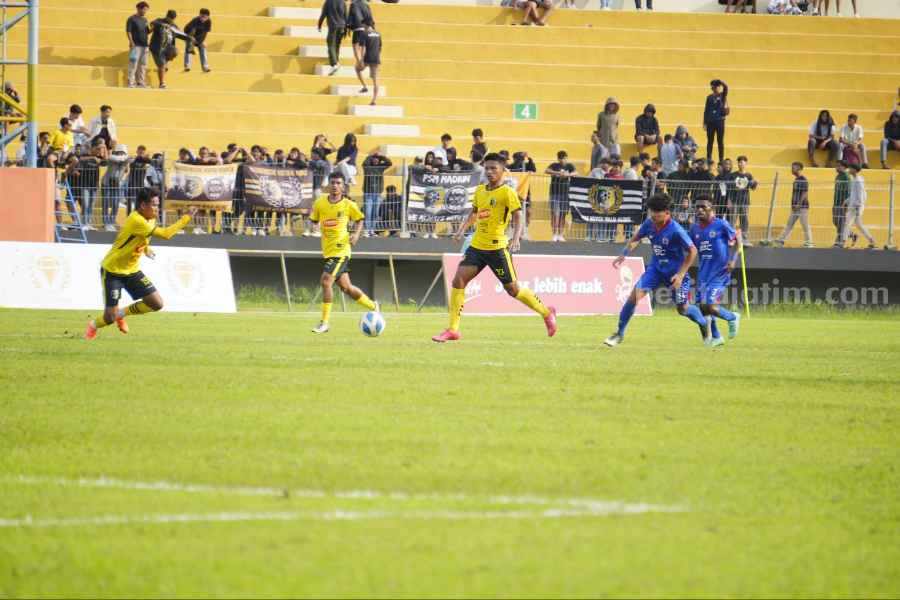 PSM Madiun Tekuk Arema Indonesia 2-1