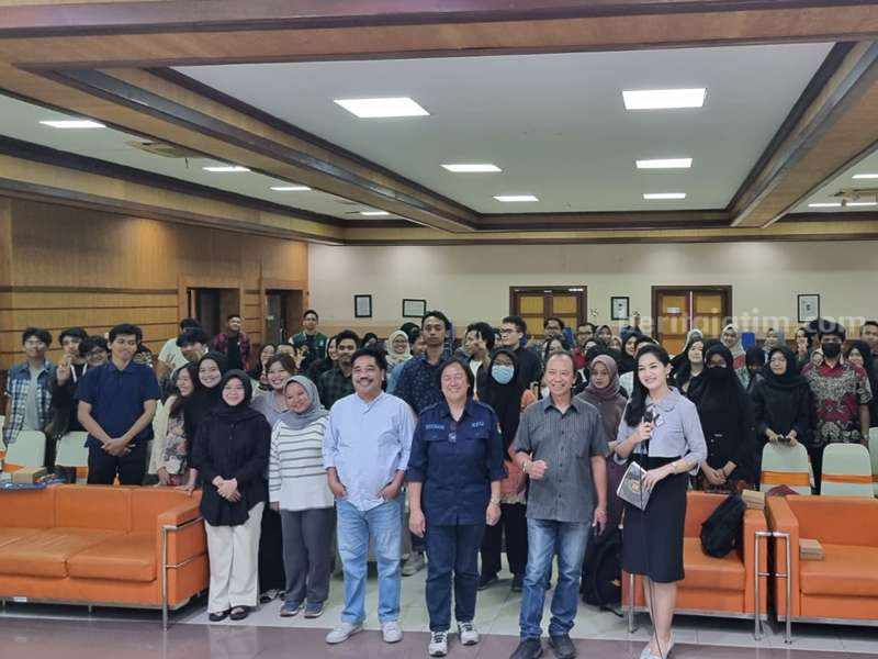 Pakar Unair Soroti Gimik Politik untuk Rebut Simpati Pemilih Pemula Sosialisasi dan Pendidikan Pemilih Pemilu 2024 di FISIP Unair.