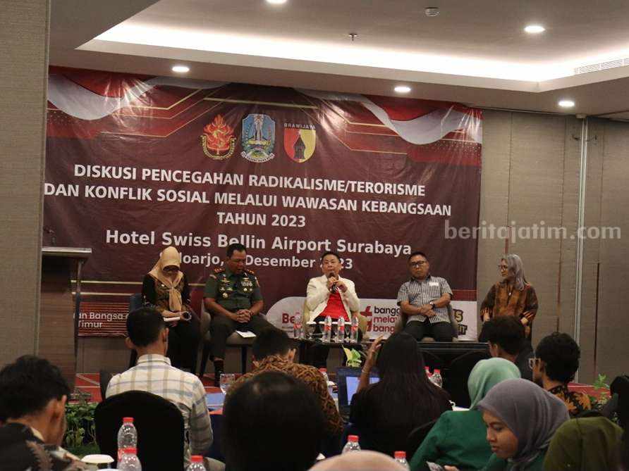 Foto: Diskusi Anti Radikalisme bersama Rektor Ubaya Benny Lianto dan Pangdam V/Brawijaya Farid Makruf.