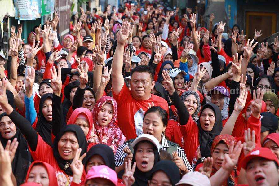 Sosialisasikan Ganjar-Mahfud, Ratusan Warga Waru Sidoarjo Senam Bersama ganjar-mahfud