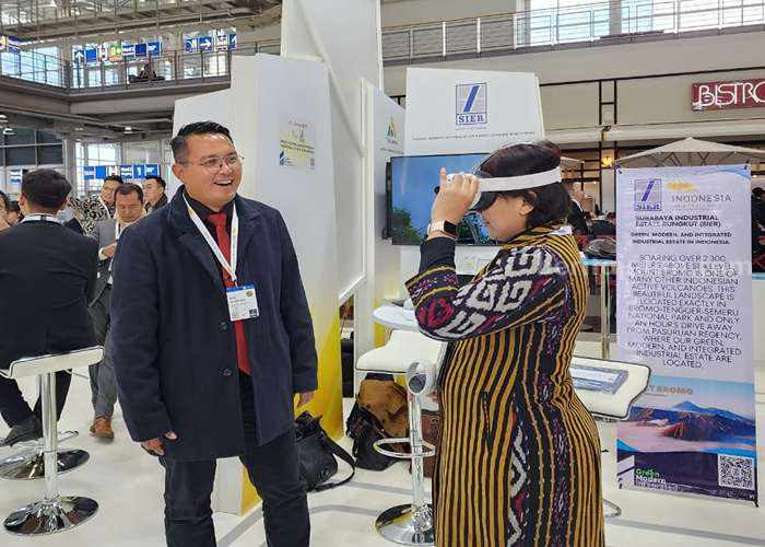 Aplikasi AR/VR saat dipamerkan oleh SIER di Pameran Industri Terbesar Dunia Hannover Messe 2023
