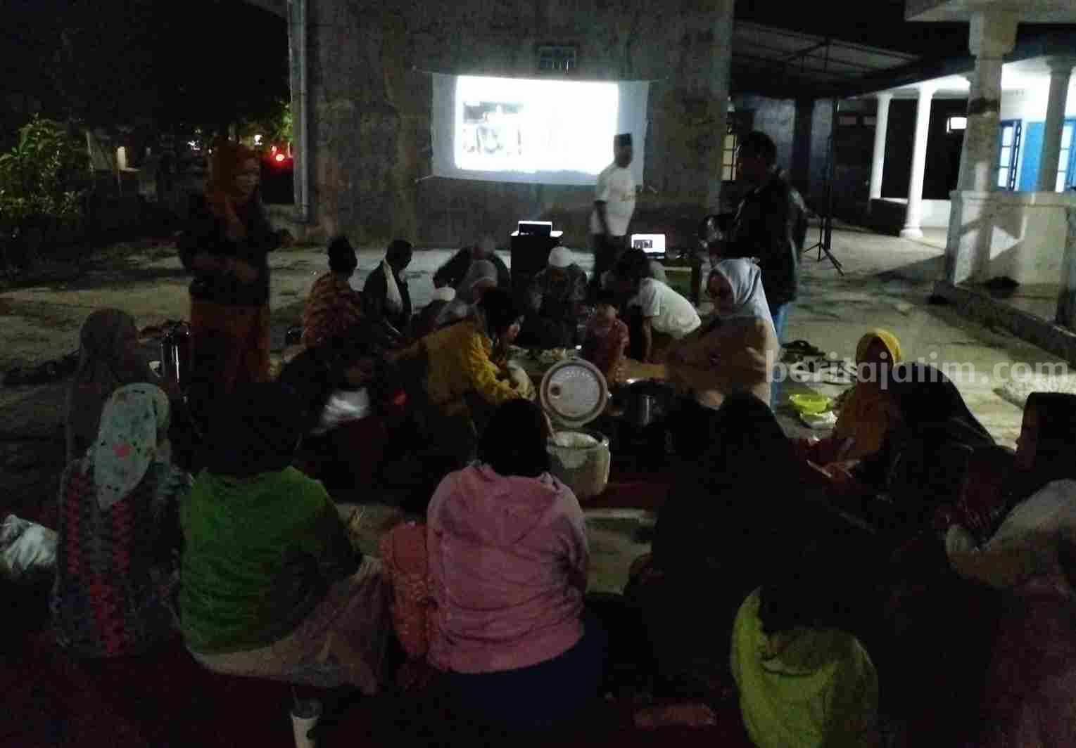 Suasana nobar di salah posko tim pemenangan Ganjar (Foto: Dani Alifian/beritajatim.com)