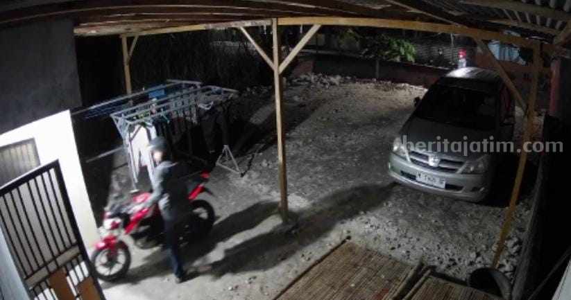 Potongan hasil rekaman CCTV aksi pencurian di sekitar UTM Bangkalan (Foto: Zamachsari/beritajatim.com)