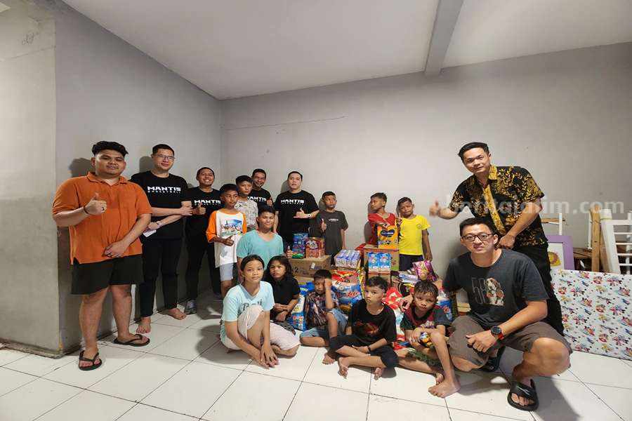 Caption: Komunitas Mantis dan beras Al Aqsa adakan baksos