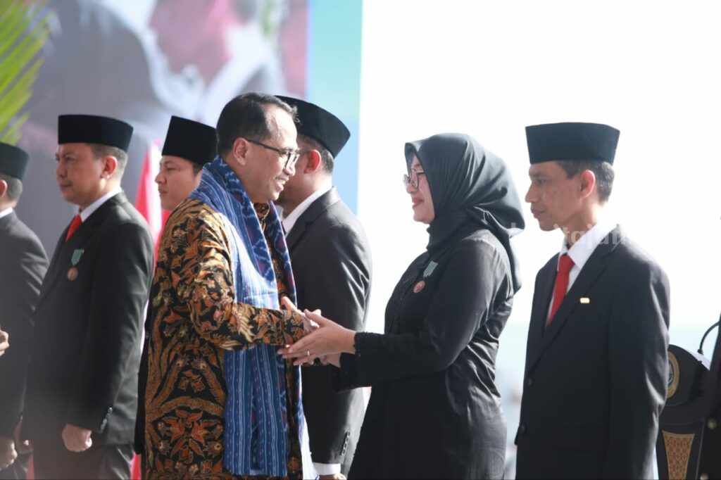 Bukan Hanya Daerahnya, Bupati Banyuwangi Juga Kebagian Penghargaan bupati banyuwangi