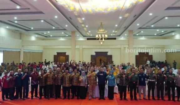 Pj Wali Kota Mojokerto M Ali Kuncoro saat menghadiri peringatan HKSN Kota Mojokerto tahun 2023 di Hall Prajna Wijaya, MPP Gajah Mada, Kota Mojokerto. [Foto : ist]